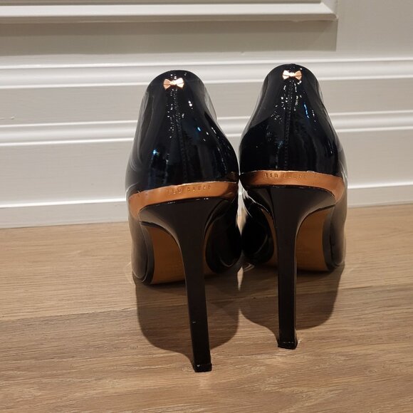 Ted Baker black patent pumps - Picture 2 of 4